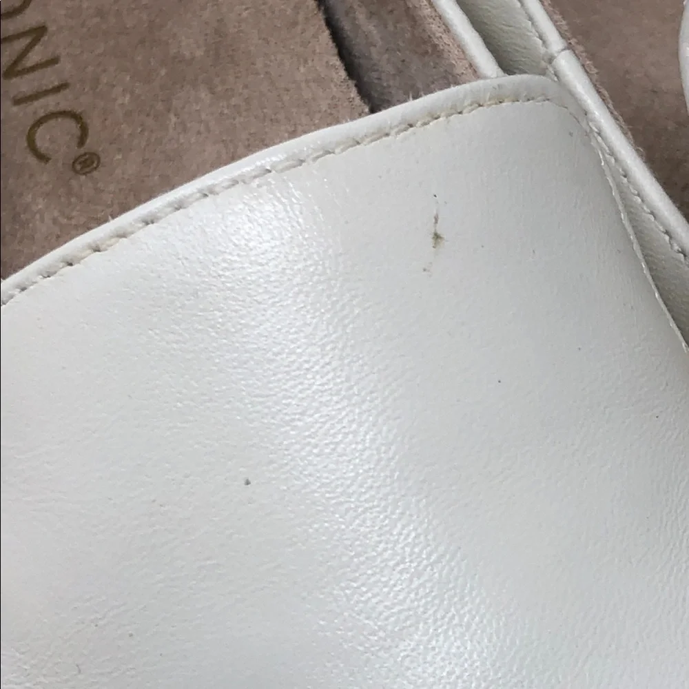 NEW Vionic Loafers Kensley Cream Leather Slip On Chunky Lug Soles Women’s Size 9